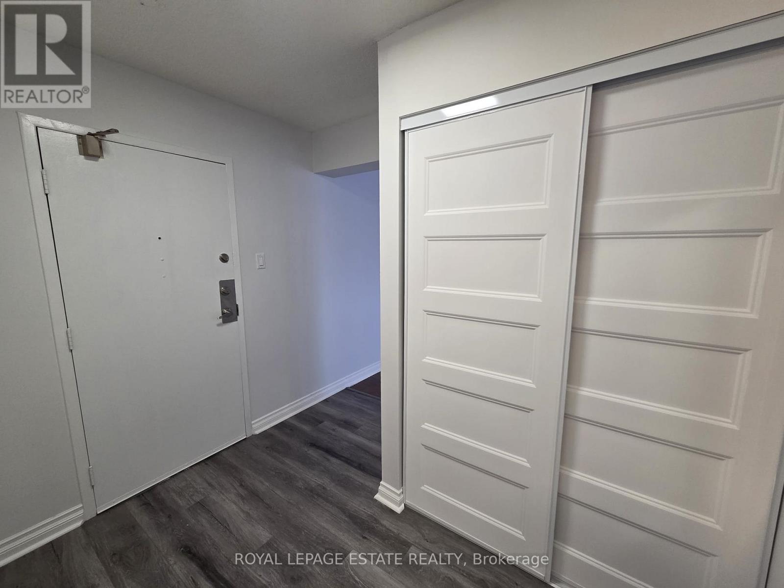 Front Hall closet - 314 - 30 Sunrise Avenue, Toronto, ON - Indoor Photo Showing Other Room