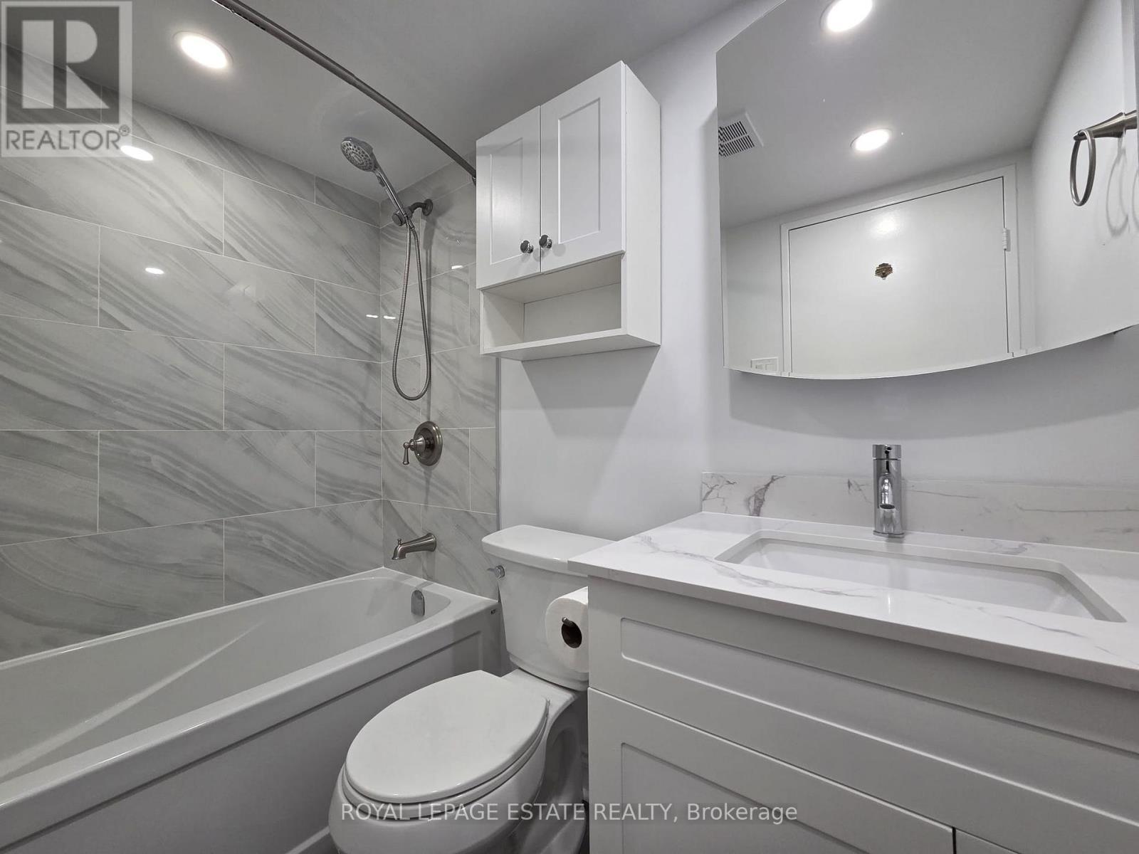 314 - 30 Sunrise Avenue, Toronto, ON - Indoor Photo Showing Bathroom