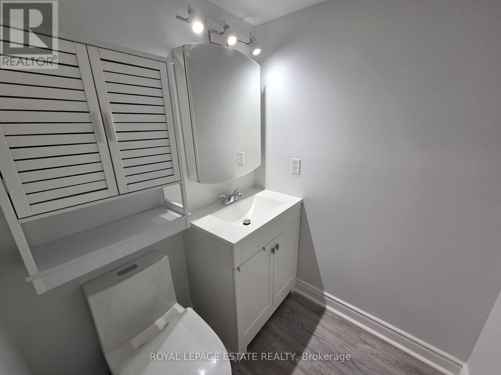 2Pc Ensuite off primary bdrm - 314 - 30 Sunrise Avenue, Toronto, ON - Indoor Photo Showing Bathroom
