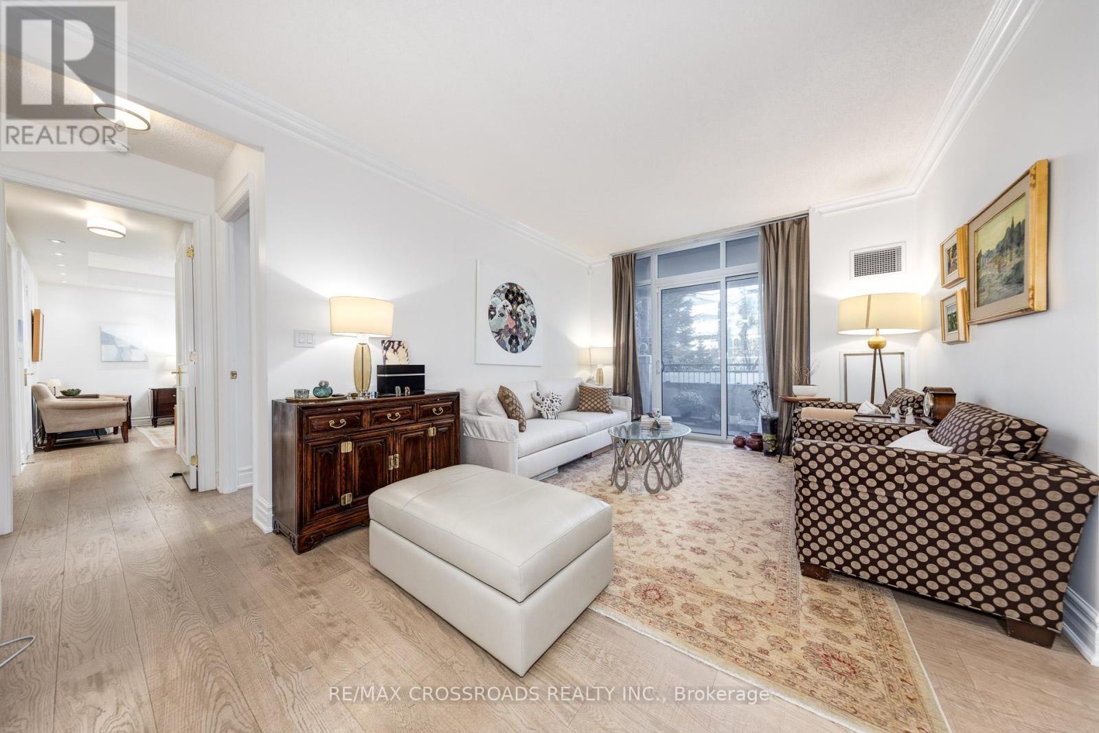 210 - 10 Old York Mills Road, Toronto, ON - Indoor Photo Showing Living Room