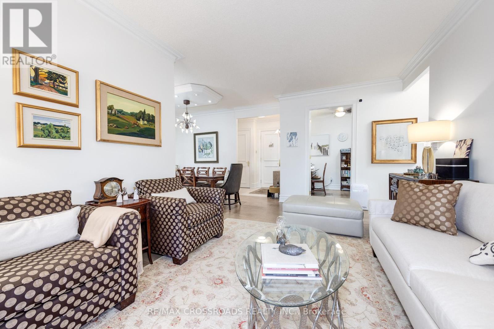 210 - 10 Old York Mills Road, Toronto, ON - Indoor Photo Showing Living Room