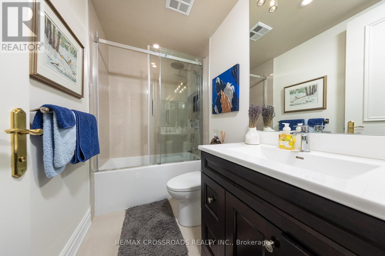 210 - 10 Old York Mills Road, Toronto, ON - Indoor Photo Showing Bathroom