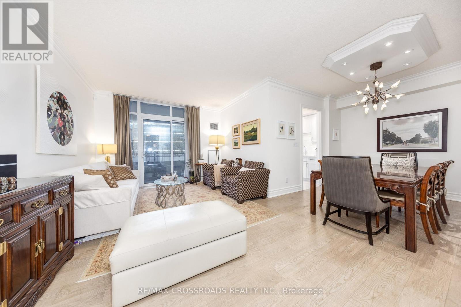 210 - 10 Old York Mills Road, Toronto, ON - Indoor Photo Showing Living Room