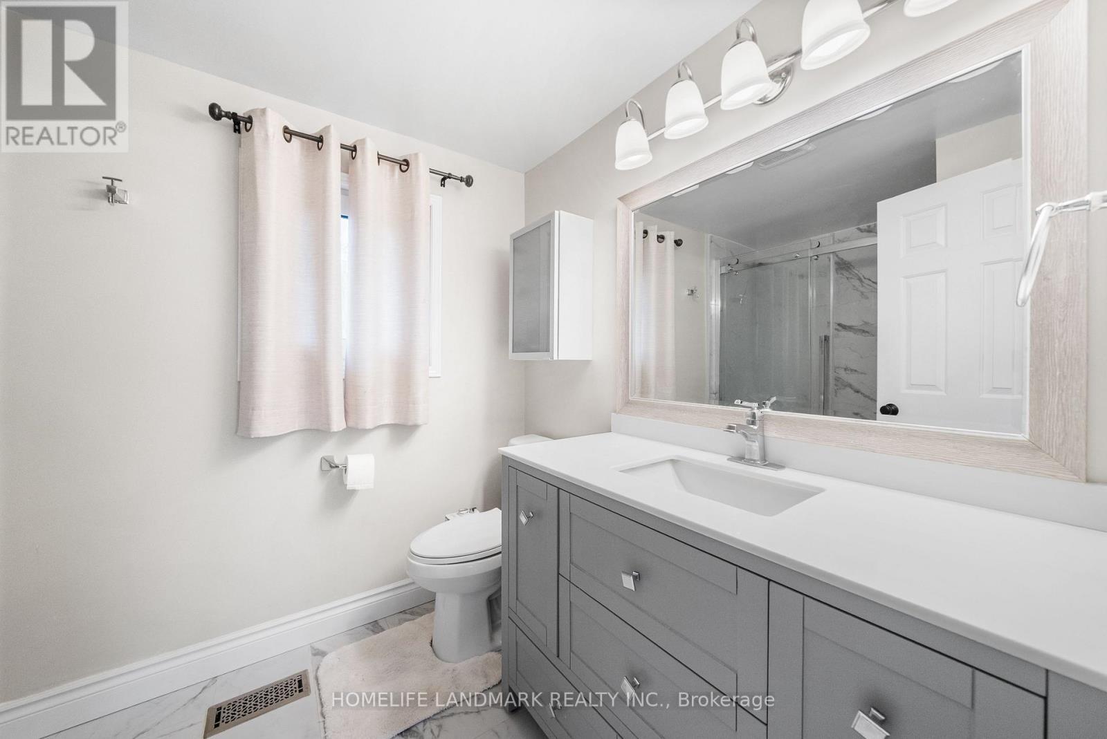 333 Rannie Road, Newmarket, ON - Indoor Photo Showing Bathroom