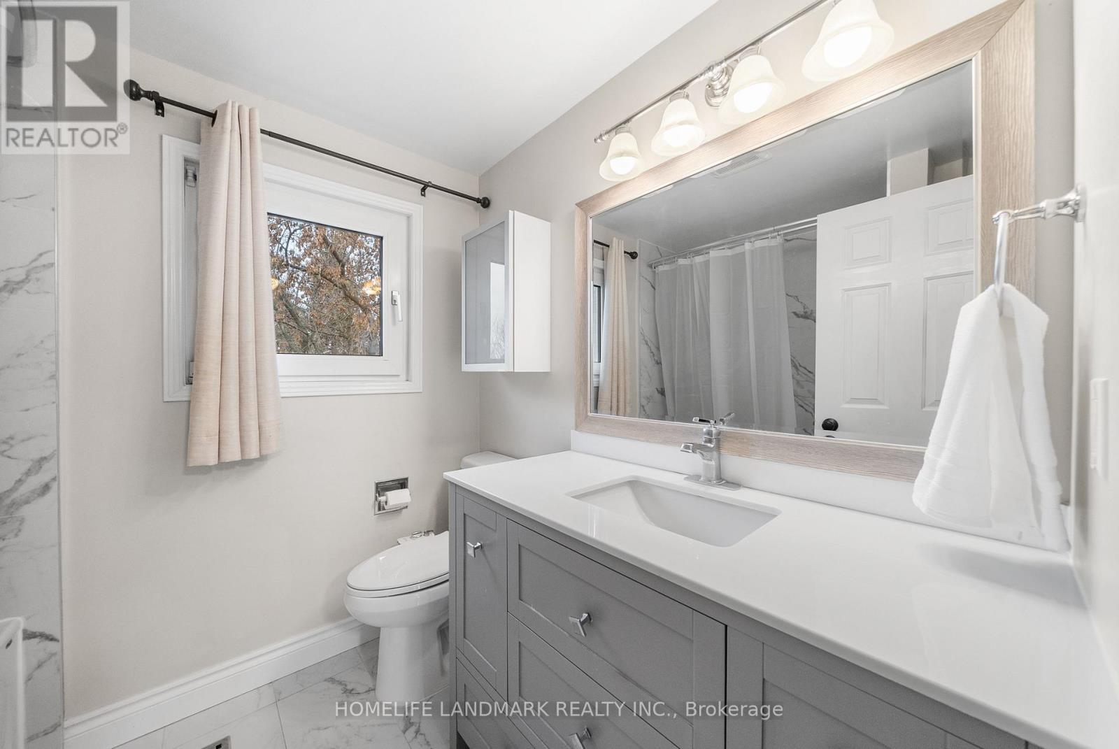333 Rannie Road, Newmarket, ON - Indoor Photo Showing Bathroom