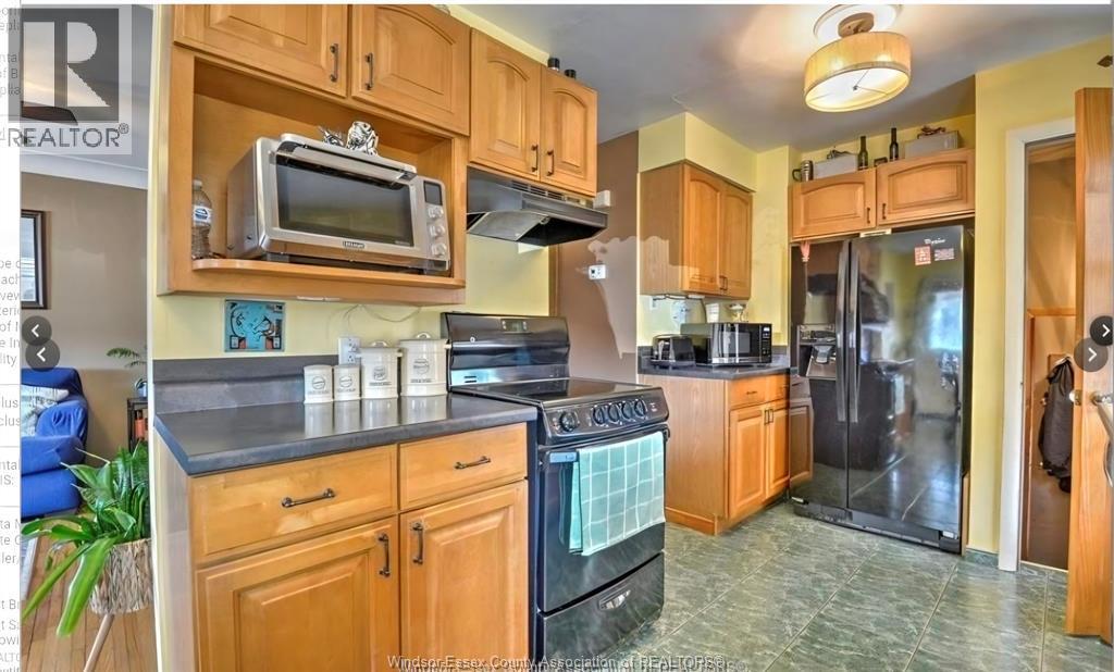 1164 Harrison, Windsor, ON - Indoor Photo Showing Kitchen