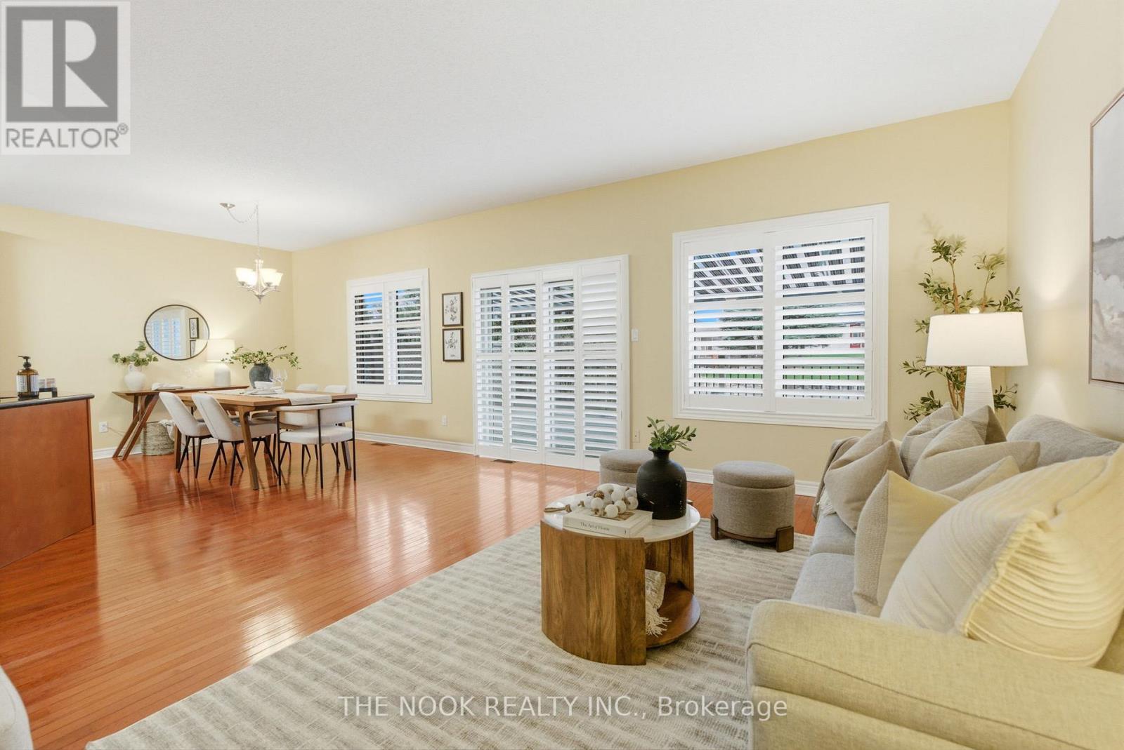 19 Heatherelea Drive E, Clarington (Bowmanville), ON - Indoor Photo Showing Living Room