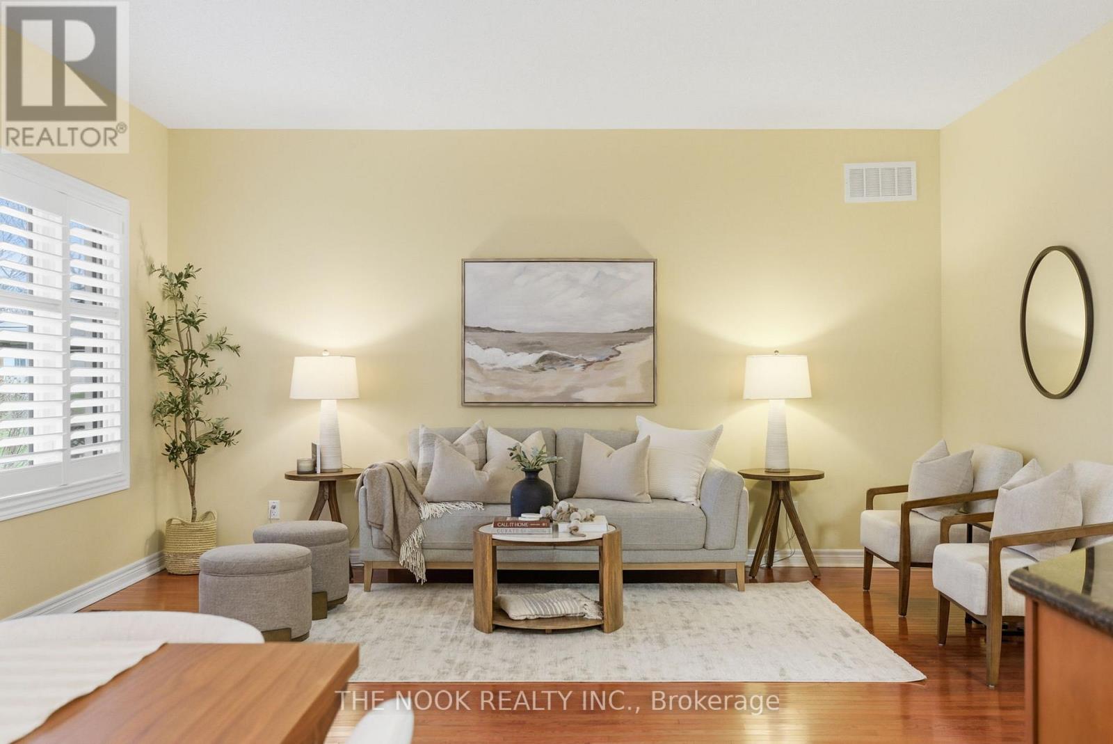 19 Heatherelea Drive E, Clarington (Bowmanville), ON - Indoor Photo Showing Living Room