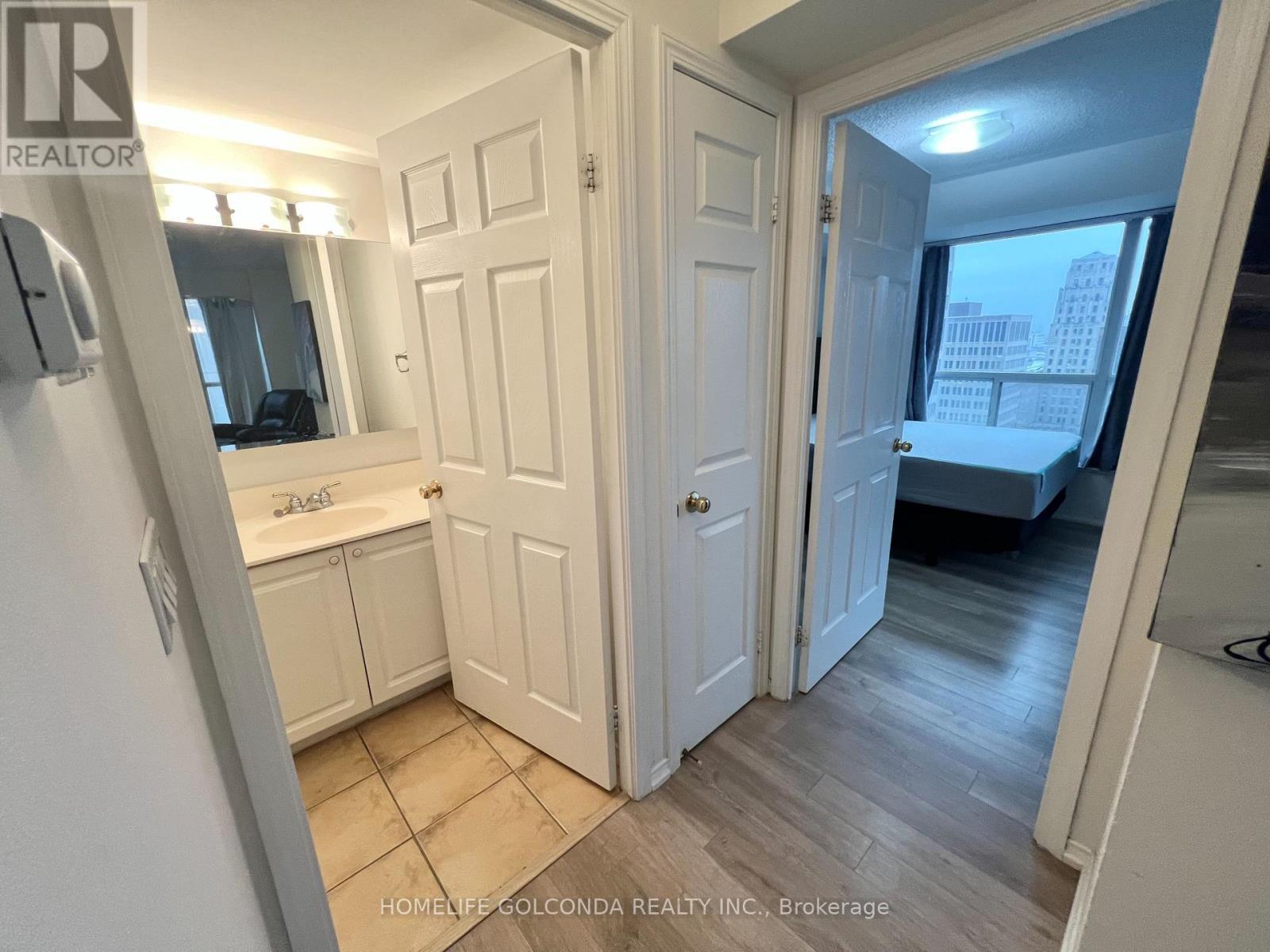 1701 - 909 Bay Street, Toronto, ON - Indoor