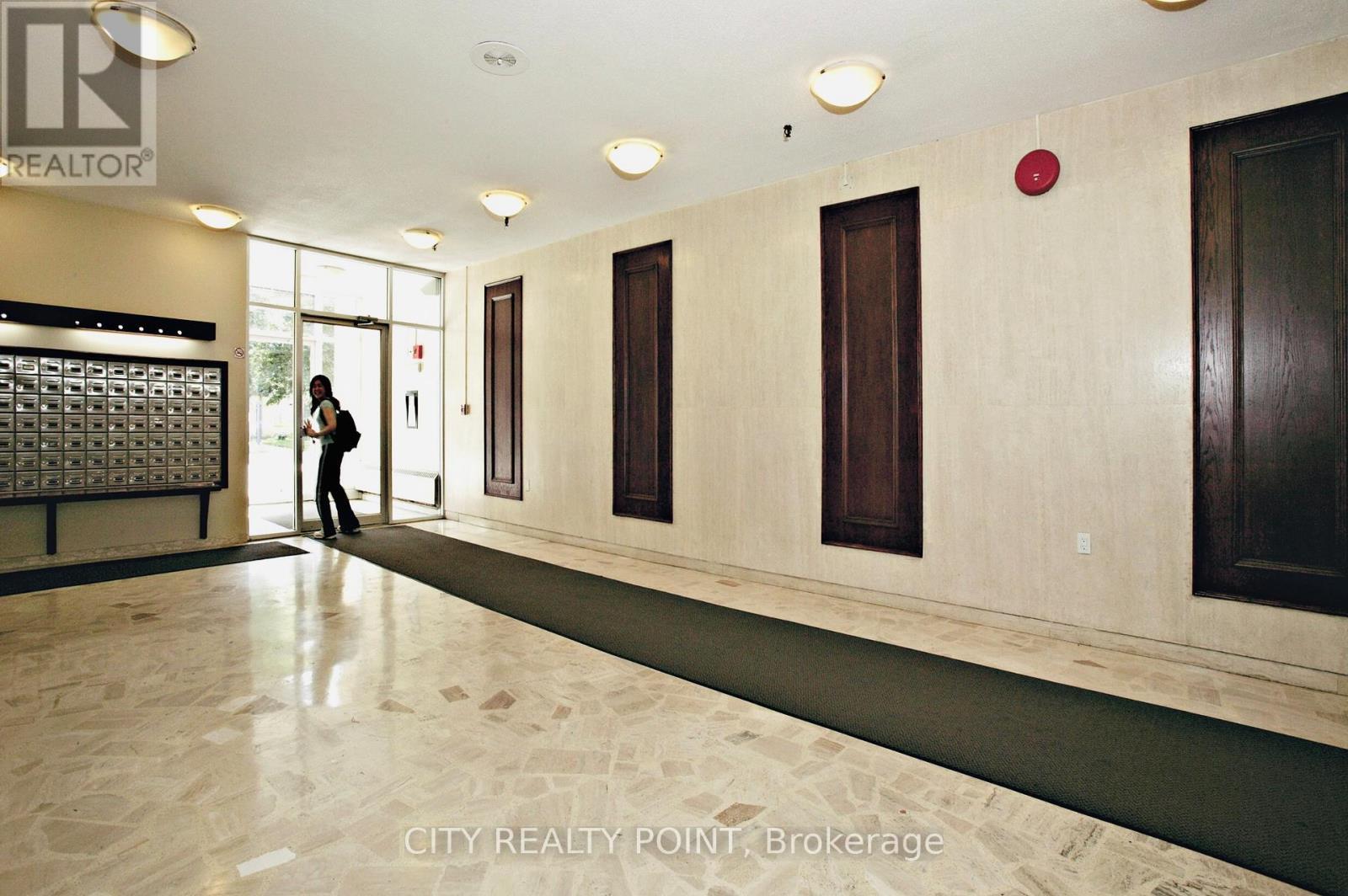 1008 - 1500 Bathurst Street, Toronto, ON - Indoor Photo Showing Other Room
