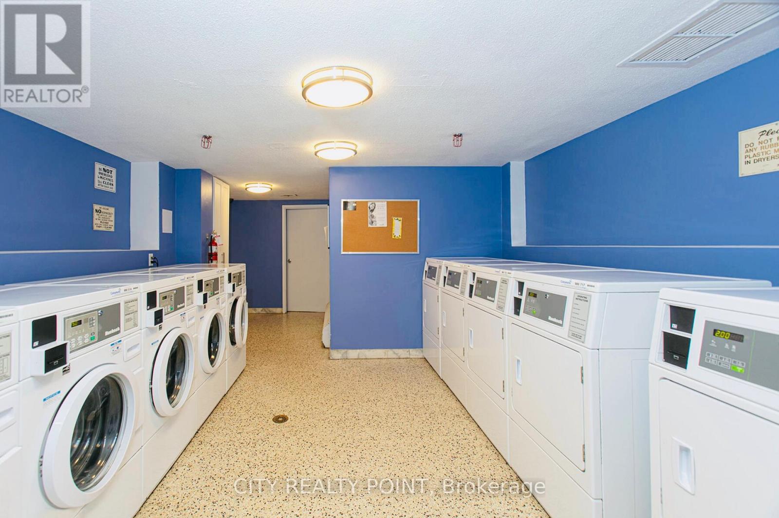 1008 - 1500 Bathurst Street, Toronto, ON - Indoor Photo Showing Laundry Room