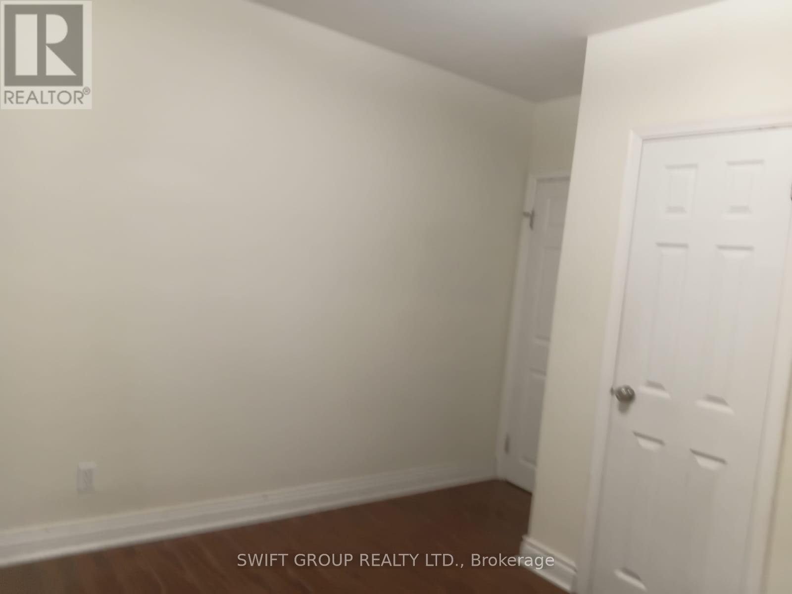 Upper - 8 Heatherglen Road, Toronto, ON - Indoor Photo Showing Other Room