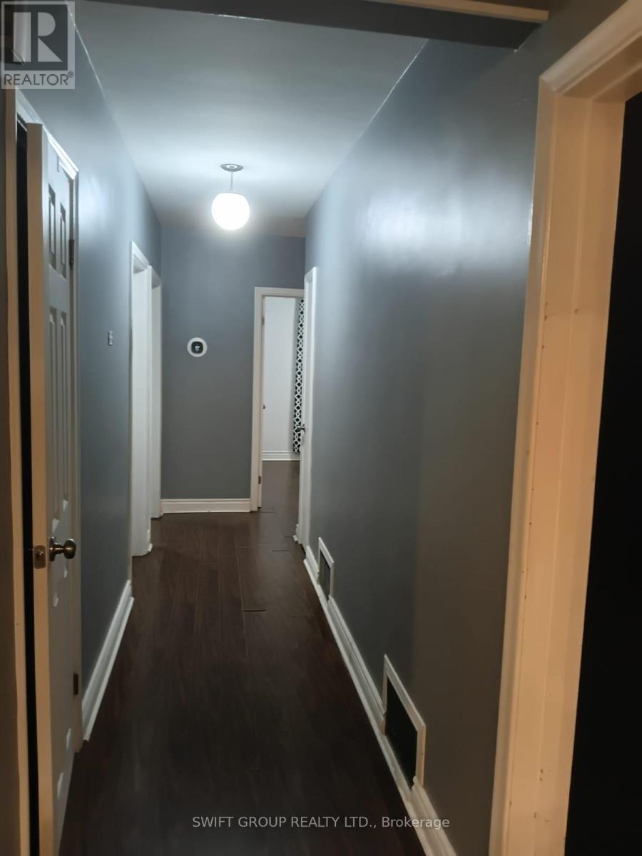 Upper - 8 Heatherglen Road, Toronto, ON - Indoor Photo Showing Other Room