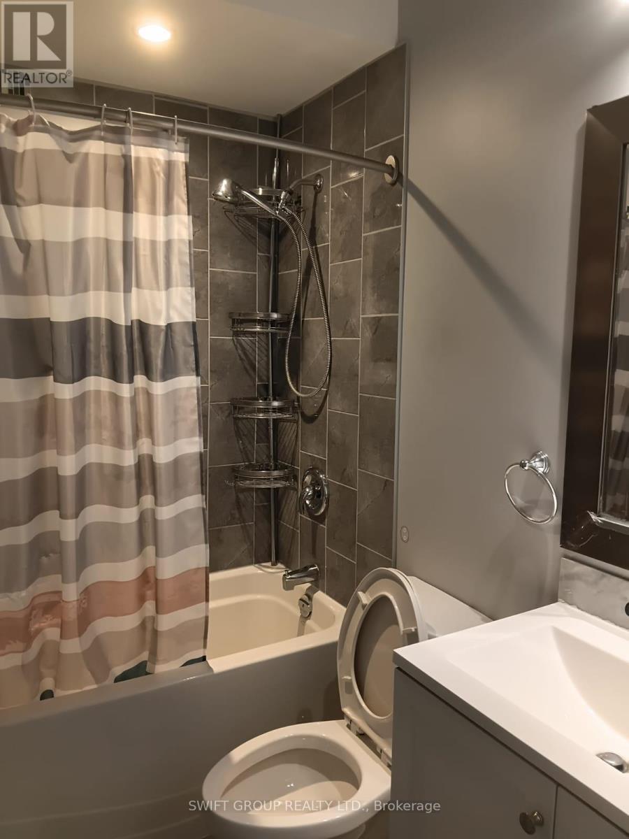 Upper - 8 Heatherglen Road, Toronto, ON - Indoor Photo Showing Bathroom