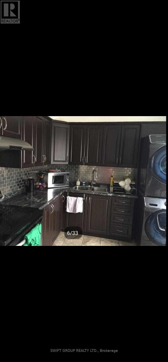 Upper - 8 Heatherglen Road, Toronto, ON - Indoor Photo Showing Kitchen