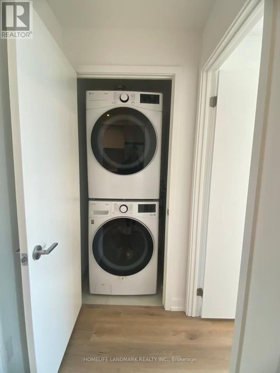 2905 - 395 Square One Drive, Mississauga, ON - Indoor Photo Showing Laundry Room