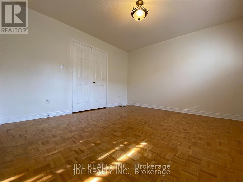 618 Leatherleaf Drive, Mississauga, ON - Indoor Photo Showing Other Room
