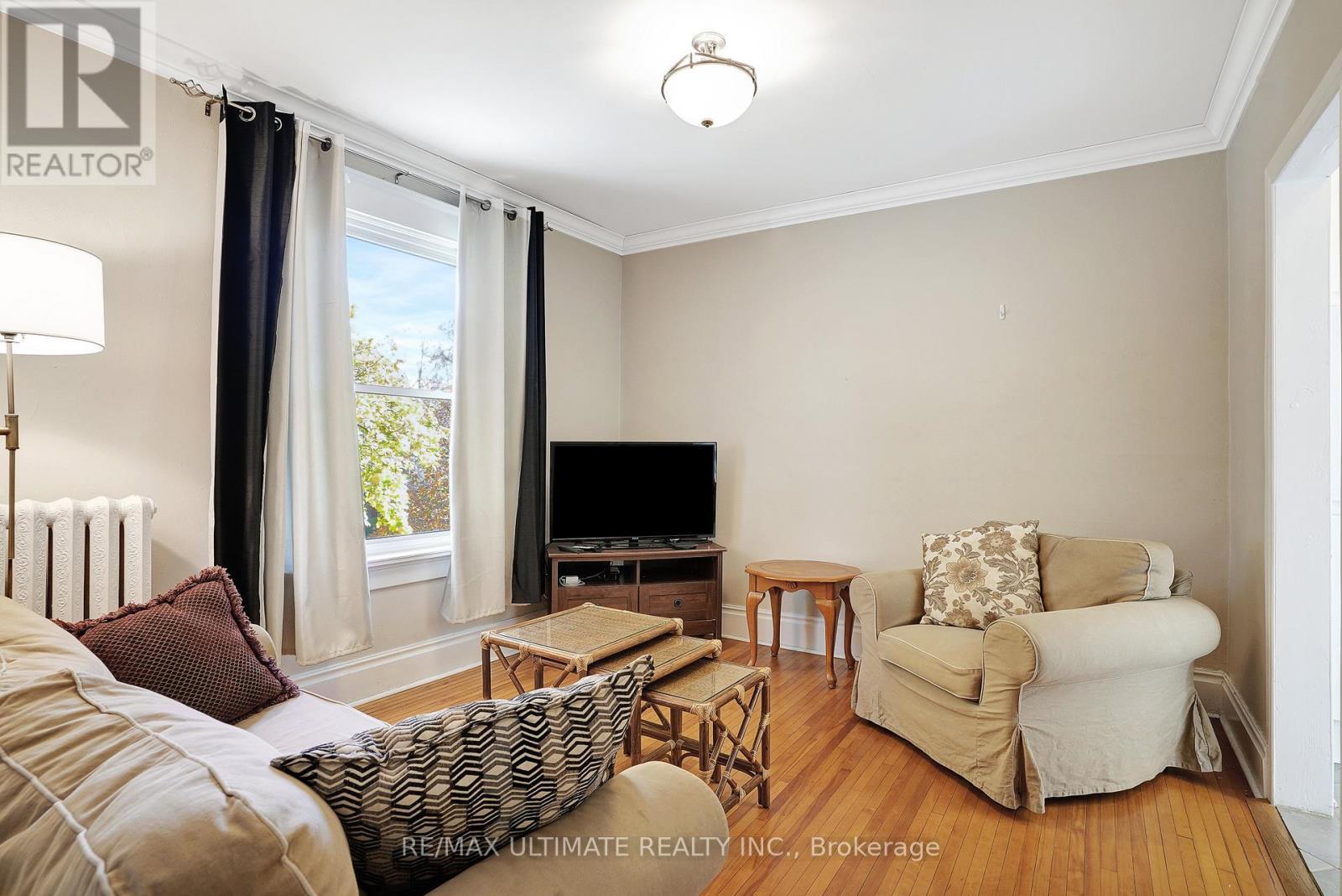 2 - 67 Moore Avenue, Kitchener, ON - Indoor Photo Showing Living Room