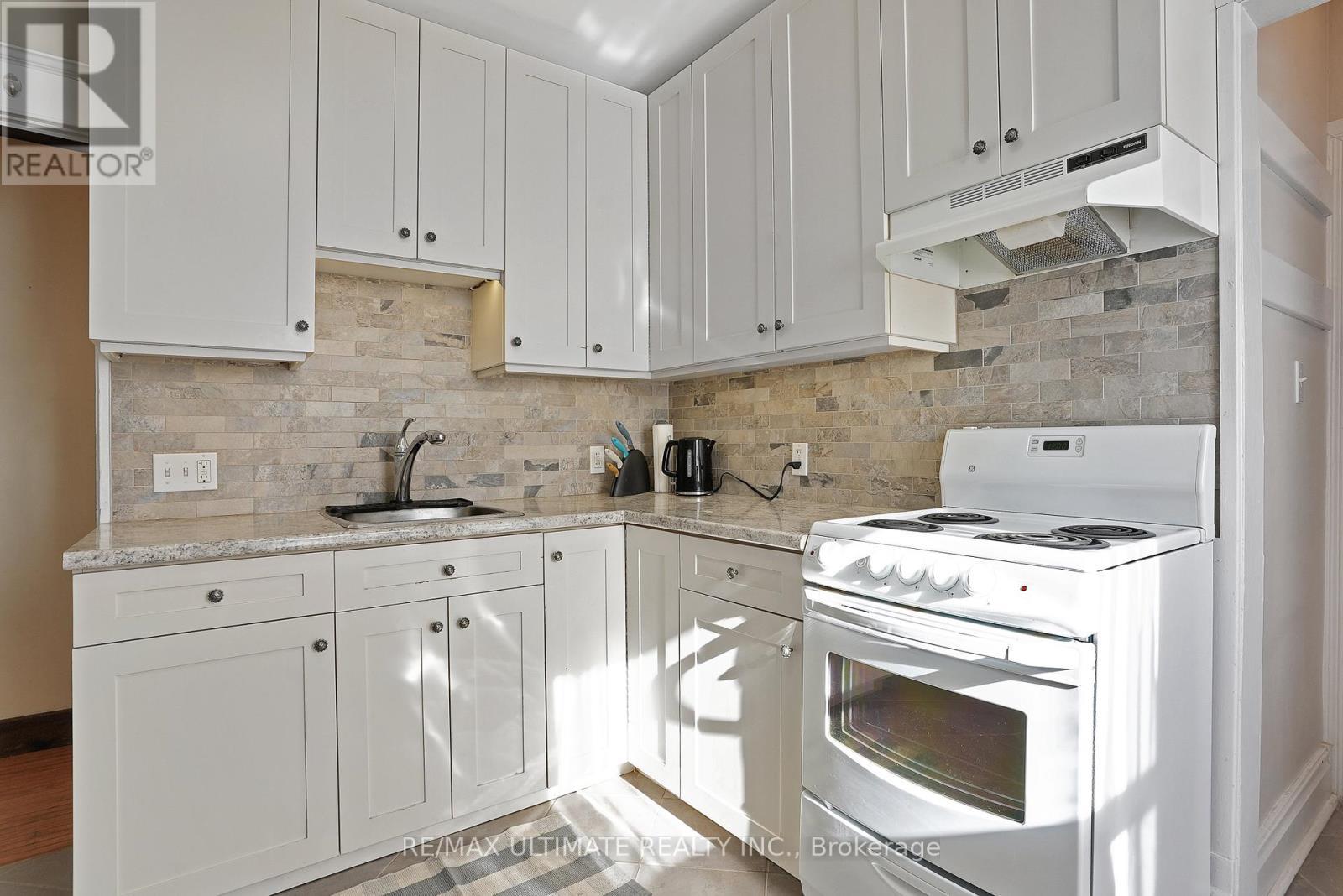 2 - 67 Moore Avenue, Kitchener, ON - Indoor Photo Showing Kitchen