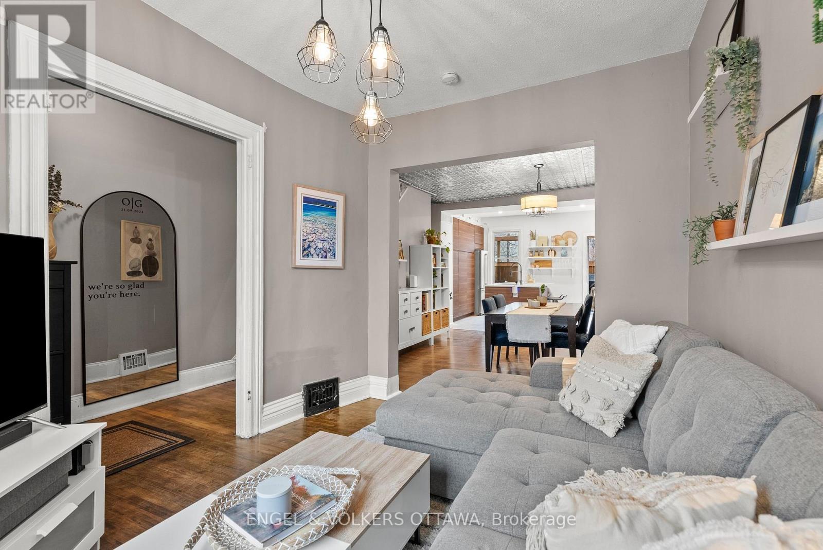 421 Arlington Avenue, Ottawa, ON - Indoor Photo Showing Living Room