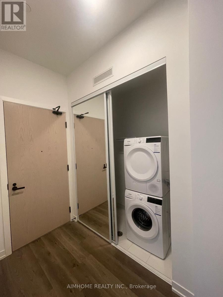 3710 - 8 Interchange Way, Vaughan, ON - Indoor Photo Showing Laundry Room