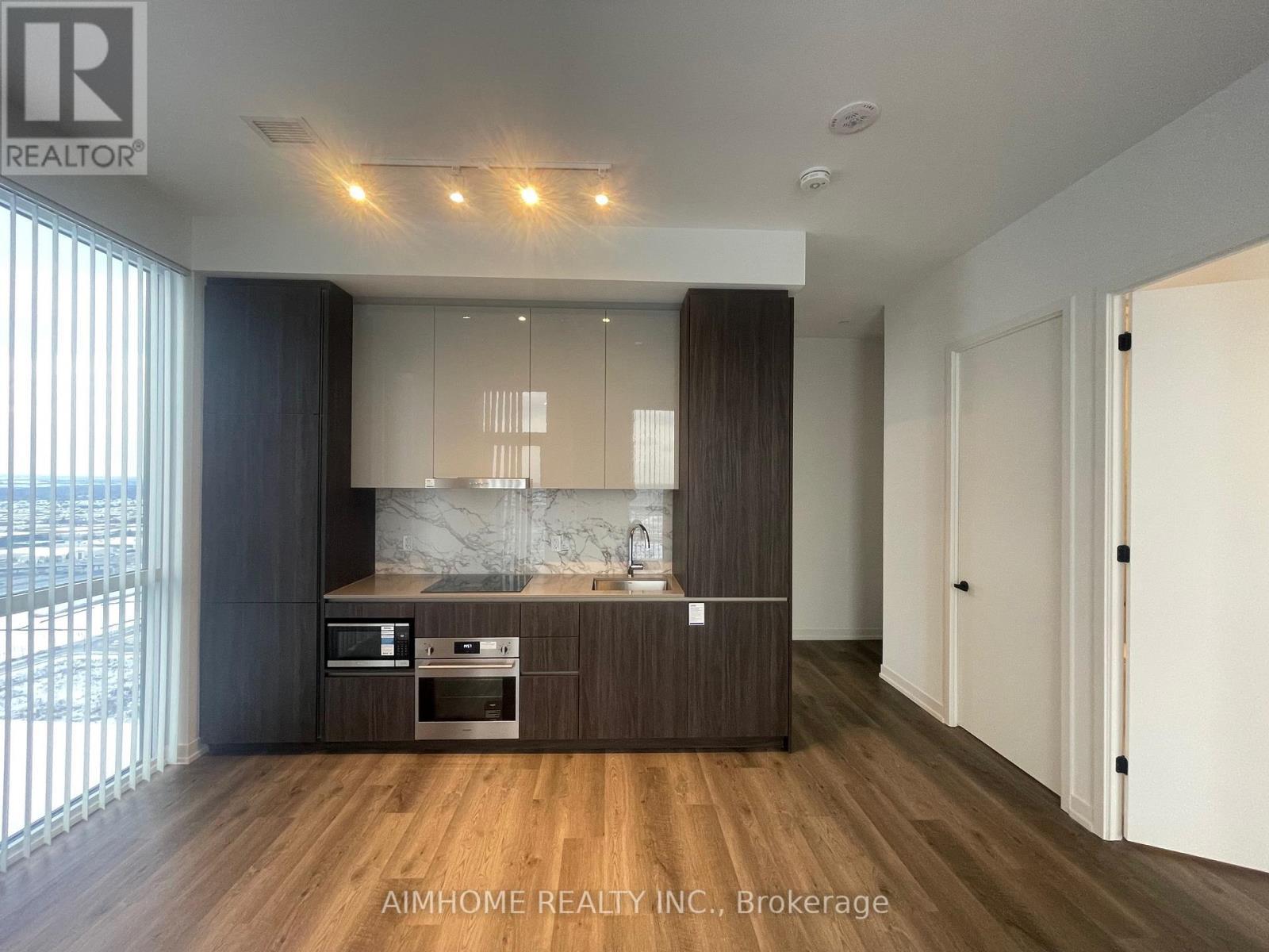 3710 - 8 Interchange Way, Vaughan, ON - Indoor Photo Showing Kitchen