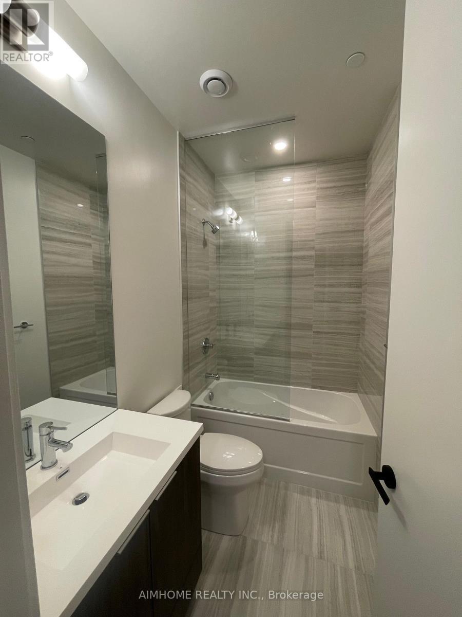 3810 - 8 Interchange Way, Vaughan, ON - Indoor Photo Showing Bathroom