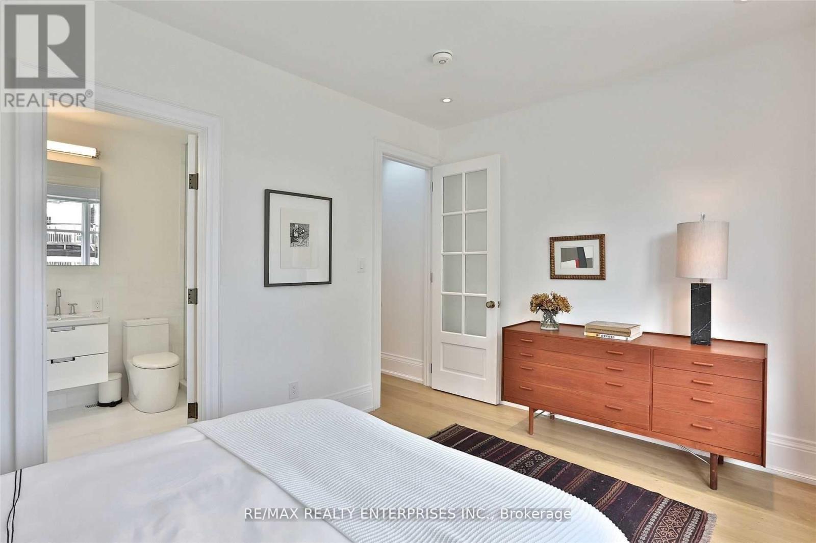 305 Crawford Street, Toronto, ON - Indoor Photo Showing Bedroom