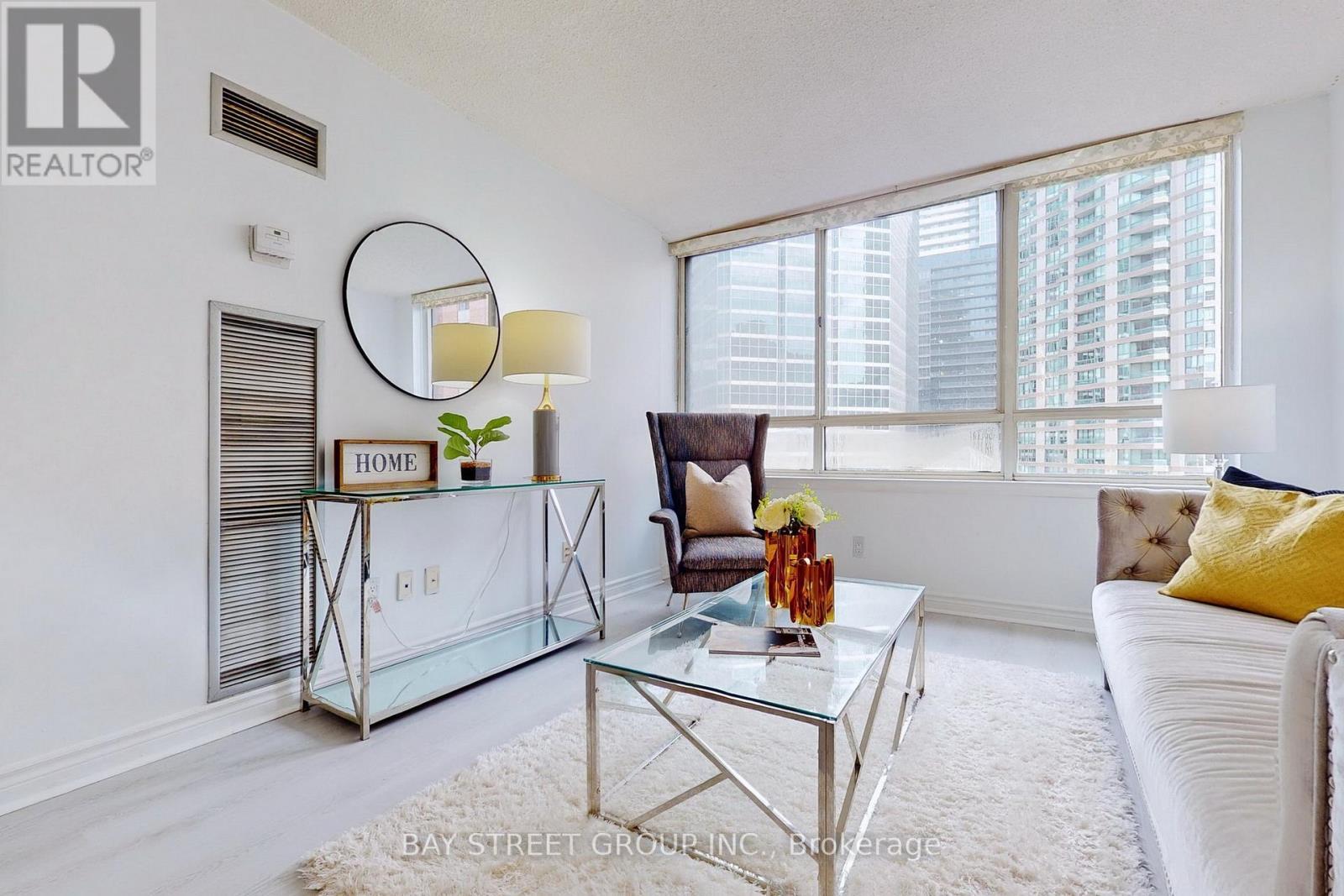 601 - 633 Bay Street, Toronto, ON - Indoor Photo Showing Living Room