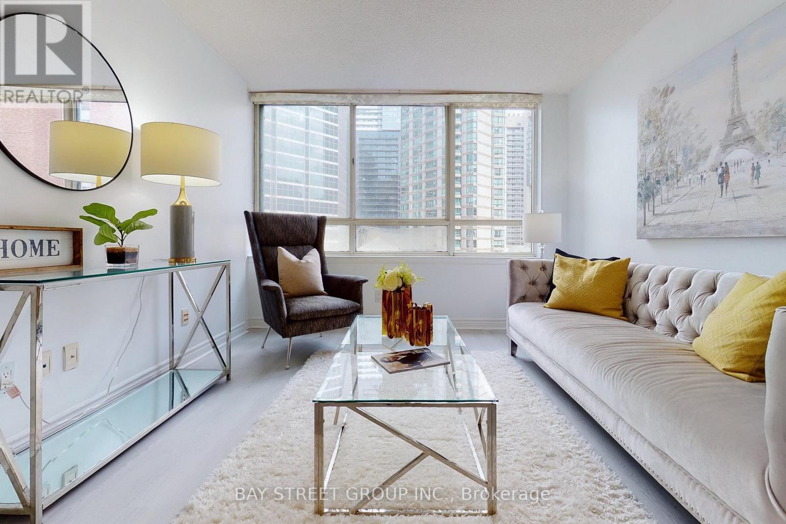 601 - 633 Bay Street, Toronto, ON - Indoor Photo Showing Living Room