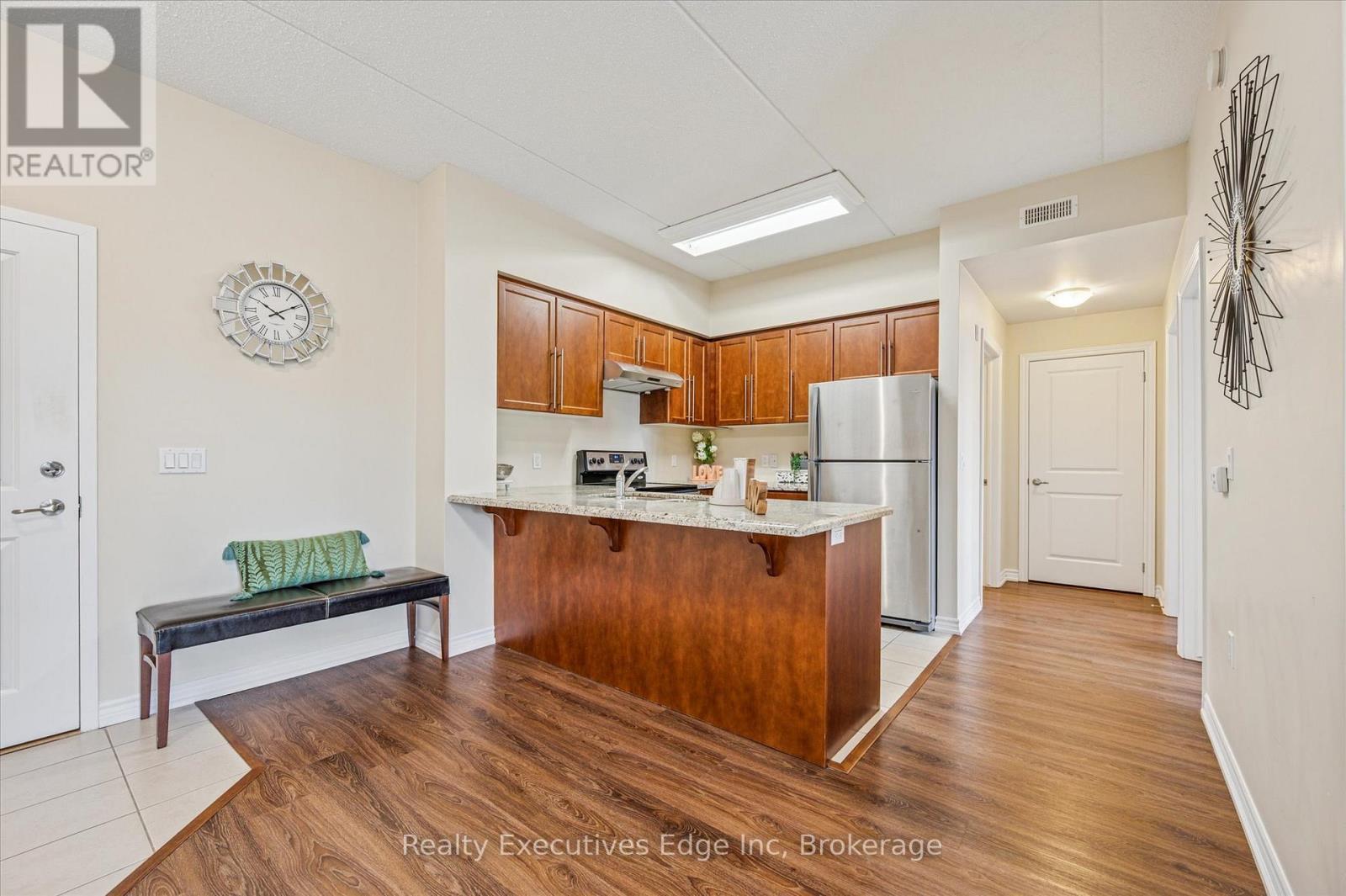 323 - 1077 Gordon Street, Guelph (Kortright West), ON - Indoor Photo Showing Kitchen