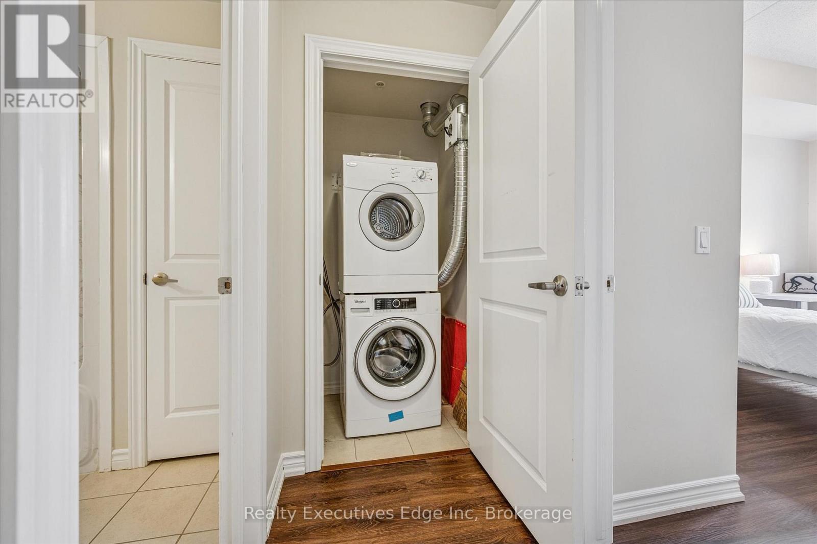 323 - 1077 Gordon Street, Guelph (Kortright West), ON - Indoor Photo Showing Laundry Room