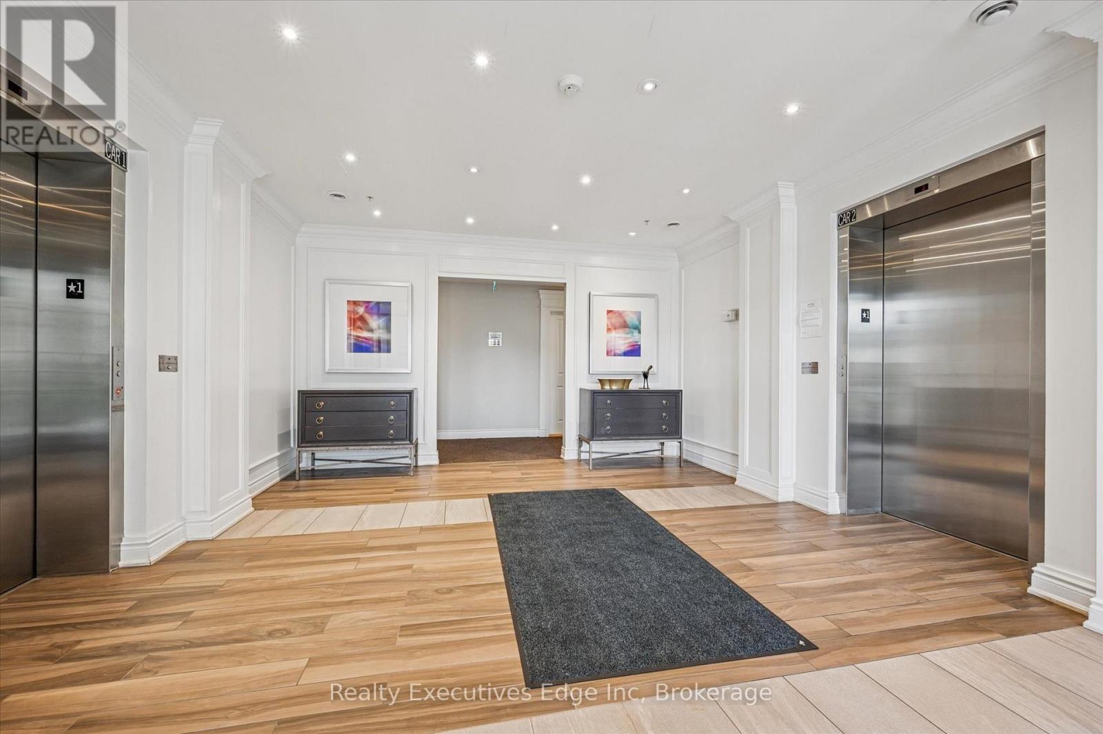 323 - 1077 Gordon Street, Guelph (Kortright West), ON - Indoor