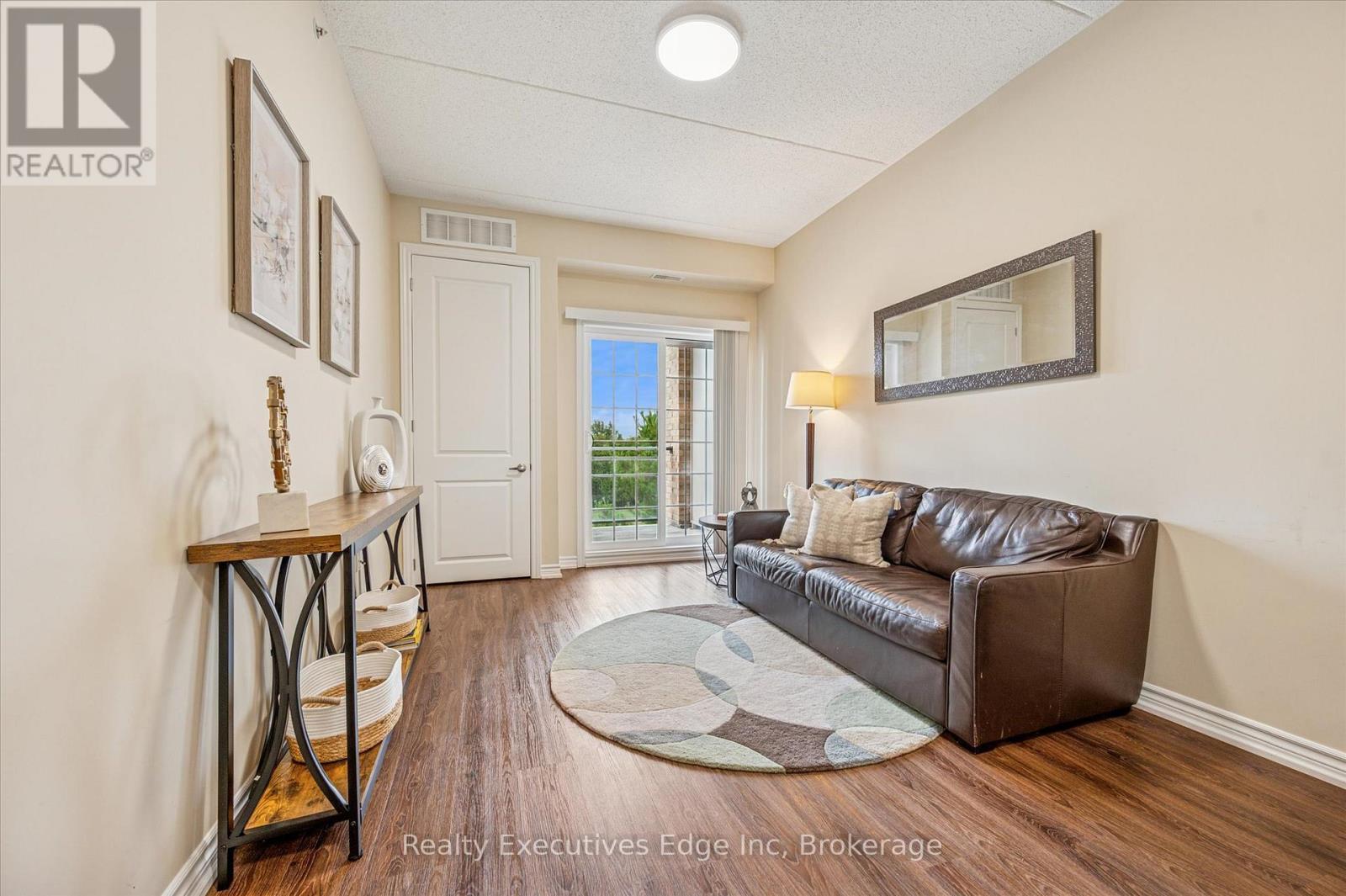 323 - 1077 Gordon Street, Guelph (Kortright West), ON - Indoor Photo Showing Other Room