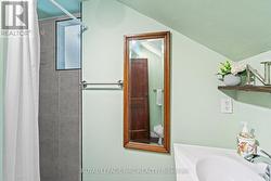 upper bathroom -