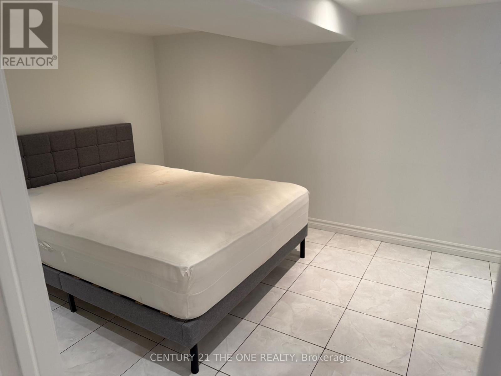 26 Avon Avenue, Toronto, ON - Indoor