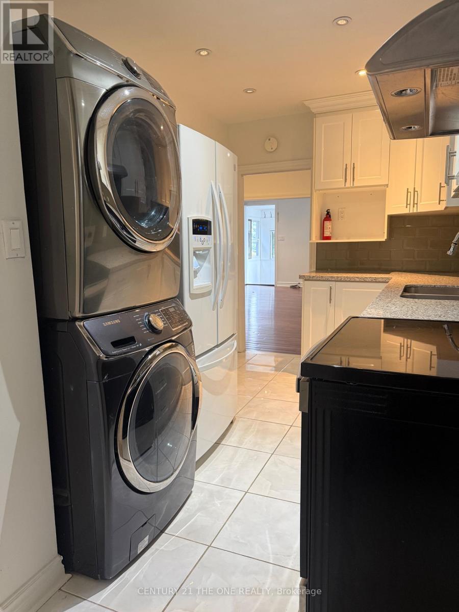 26 Avon Avenue, Toronto, ON - Indoor Photo Showing Laundry Room
