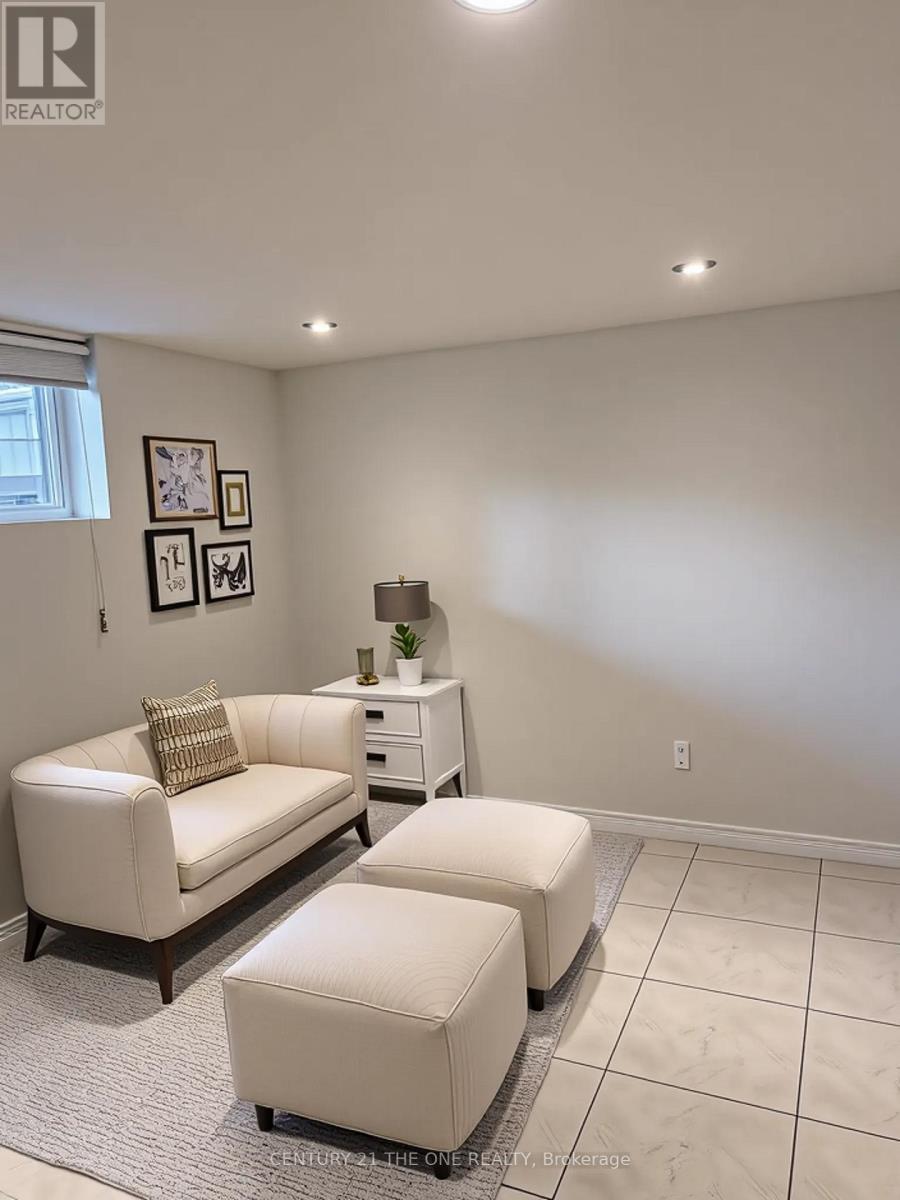 26 Avon Avenue, Toronto, ON - Indoor