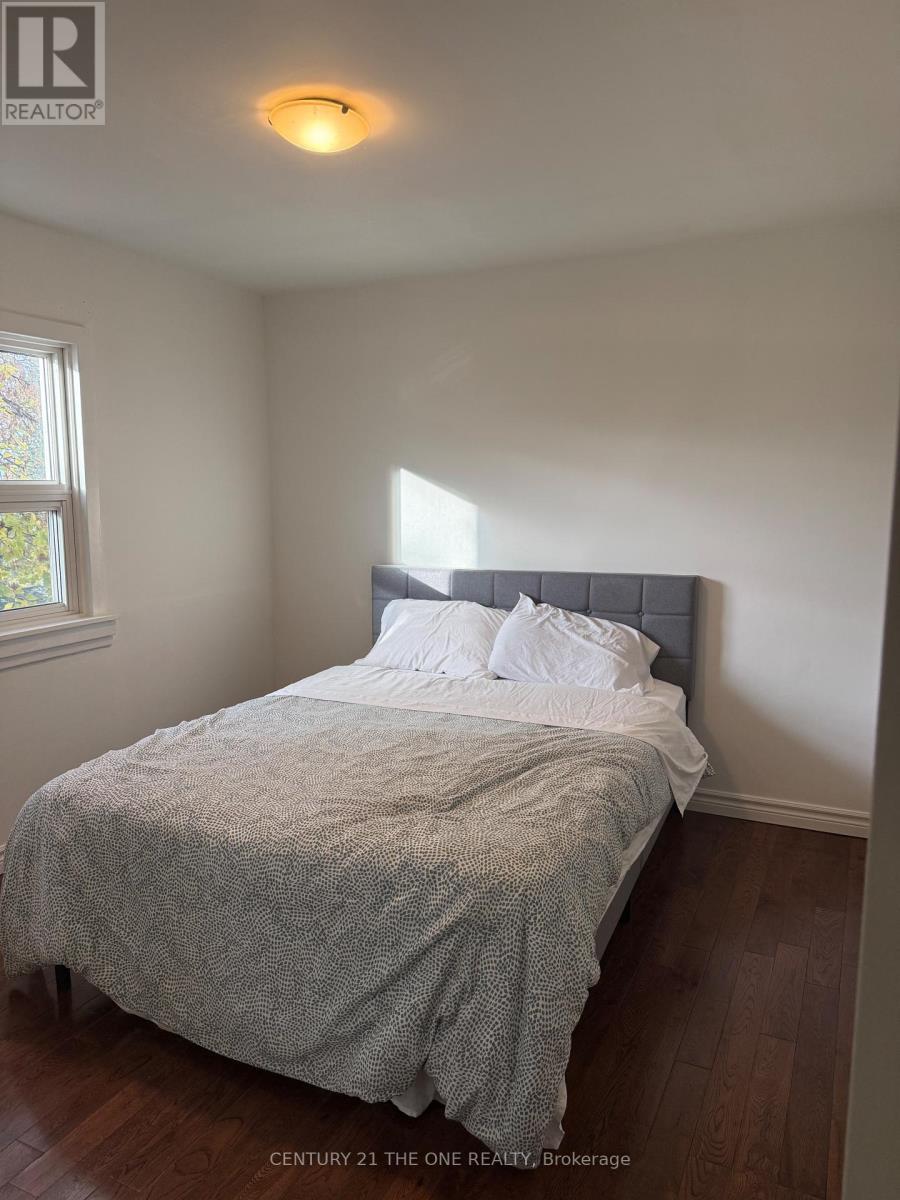 26 Avon Avenue, Toronto, ON - Indoor Photo Showing Bedroom