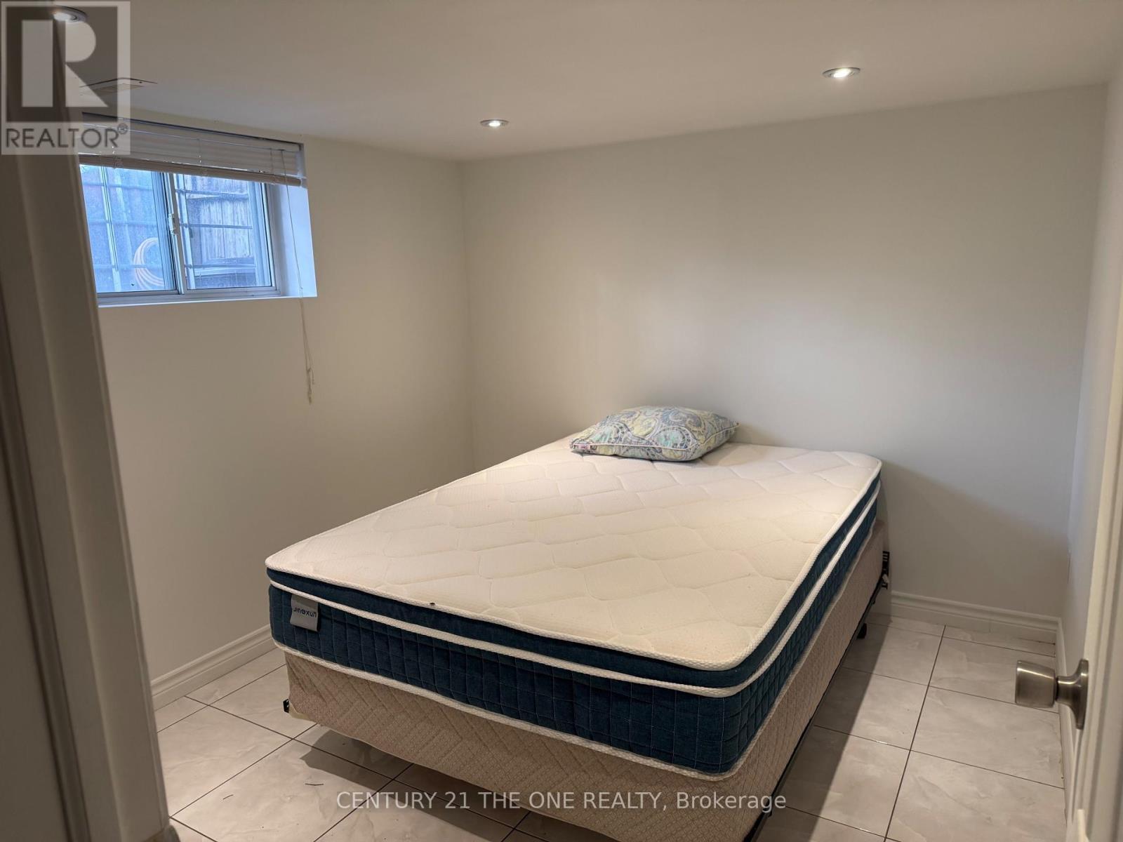 26 Avon Avenue, Toronto, ON - Indoor Photo Showing Bedroom