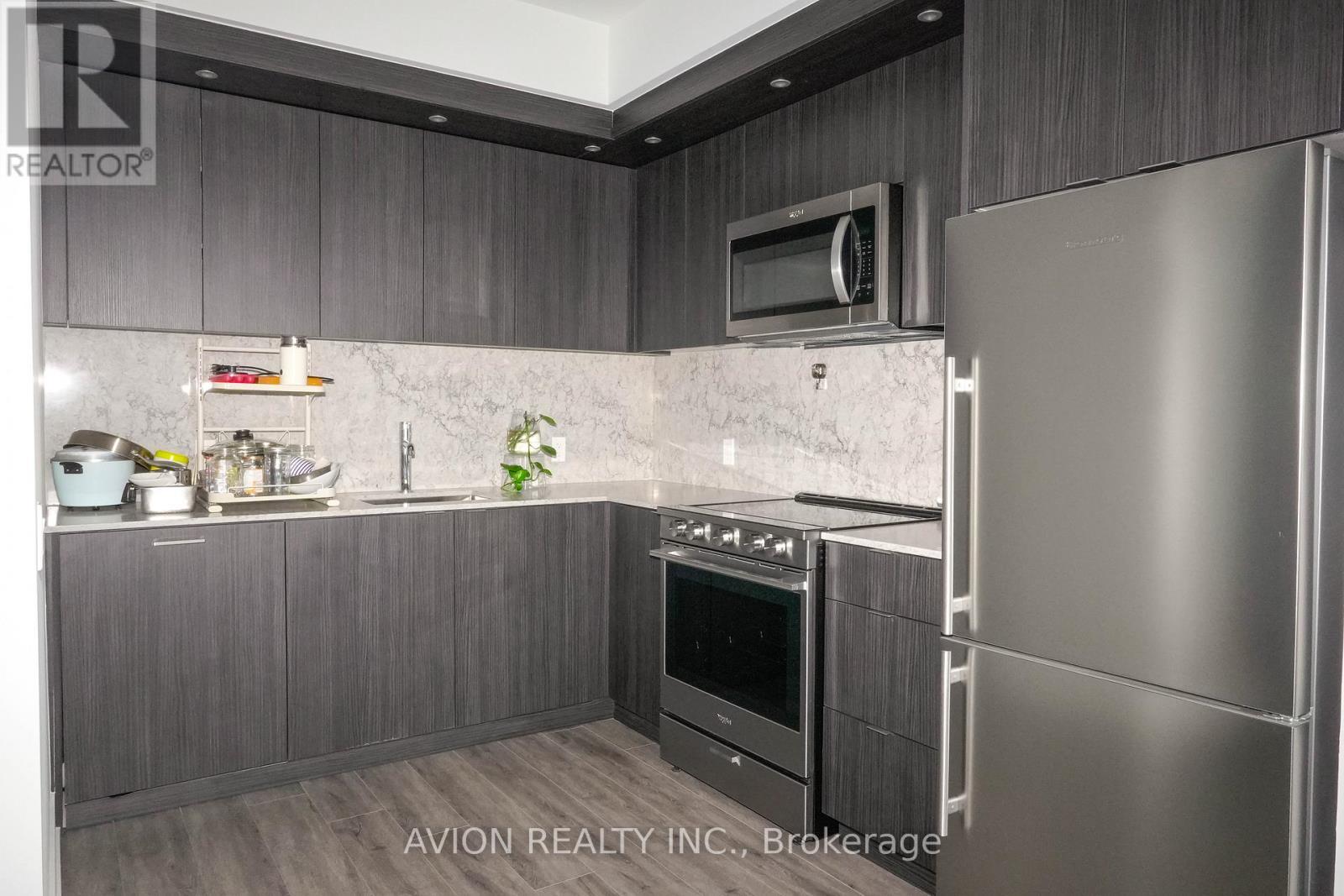 438 - 20 Inn On The Park Drive, Toronto, ON - Indoor Photo Showing Kitchen With Upgraded Kitchen