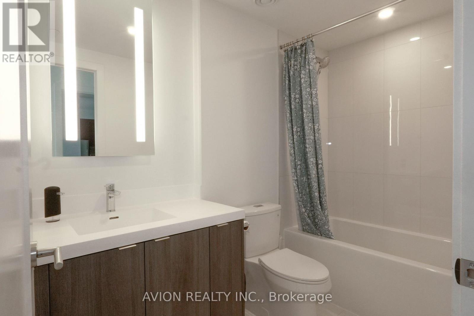 438 - 20 Inn On The Park Drive, Toronto, ON - Indoor Photo Showing Bathroom