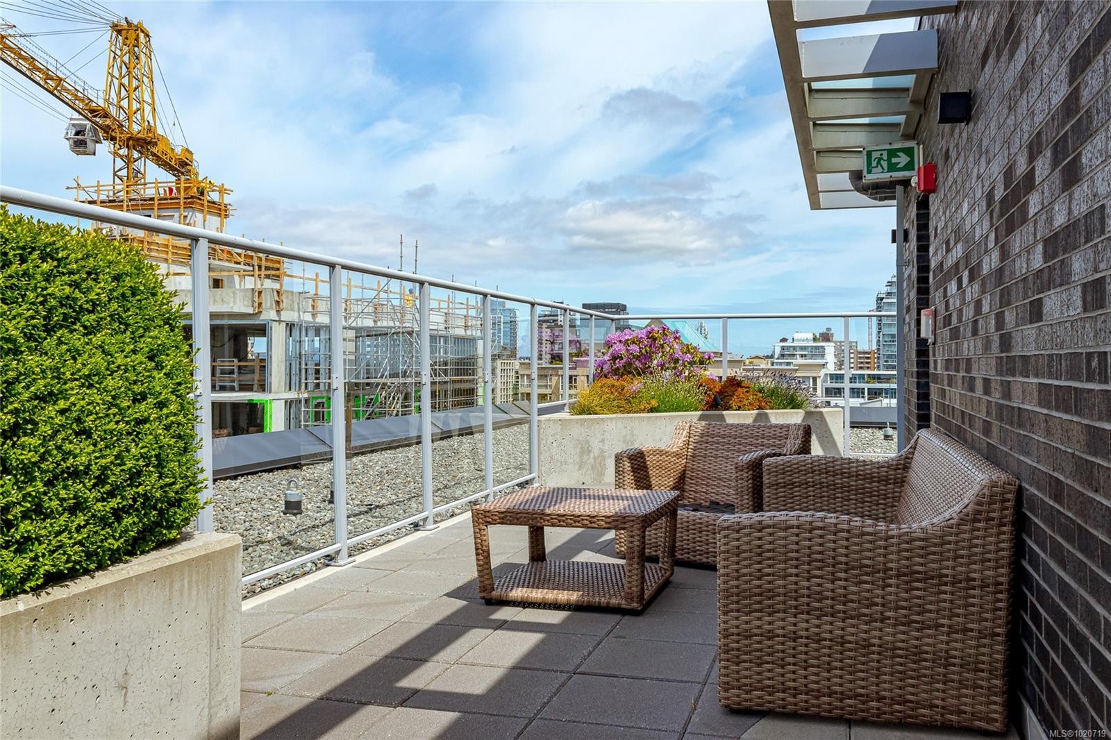 406-838 Broughton St, Victoria, BC - Indoor Photo Showing Garage