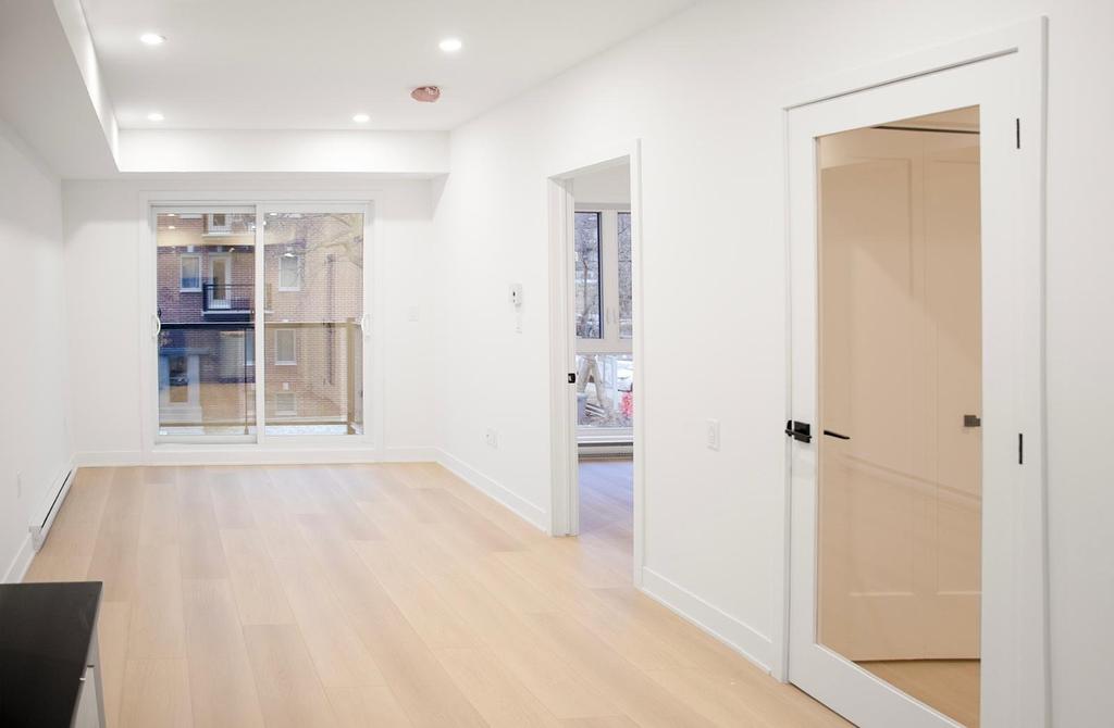 Salon - 206-5350 Av. Victoria, Montréal (Côte-Des-Neiges/Notre-Dame-De-Grâce), QC