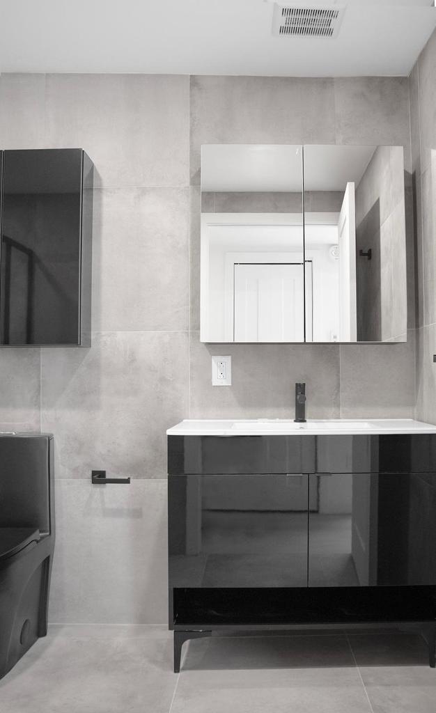 Salle de bains - 206-5350 Av. Victoria, Montréal (Côte-Des-Neiges/Notre-Dame-De-Grâce), QC