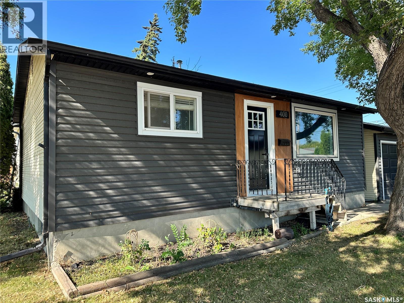 400 Gray Avenue, Saskatoon, SK - Outdoor