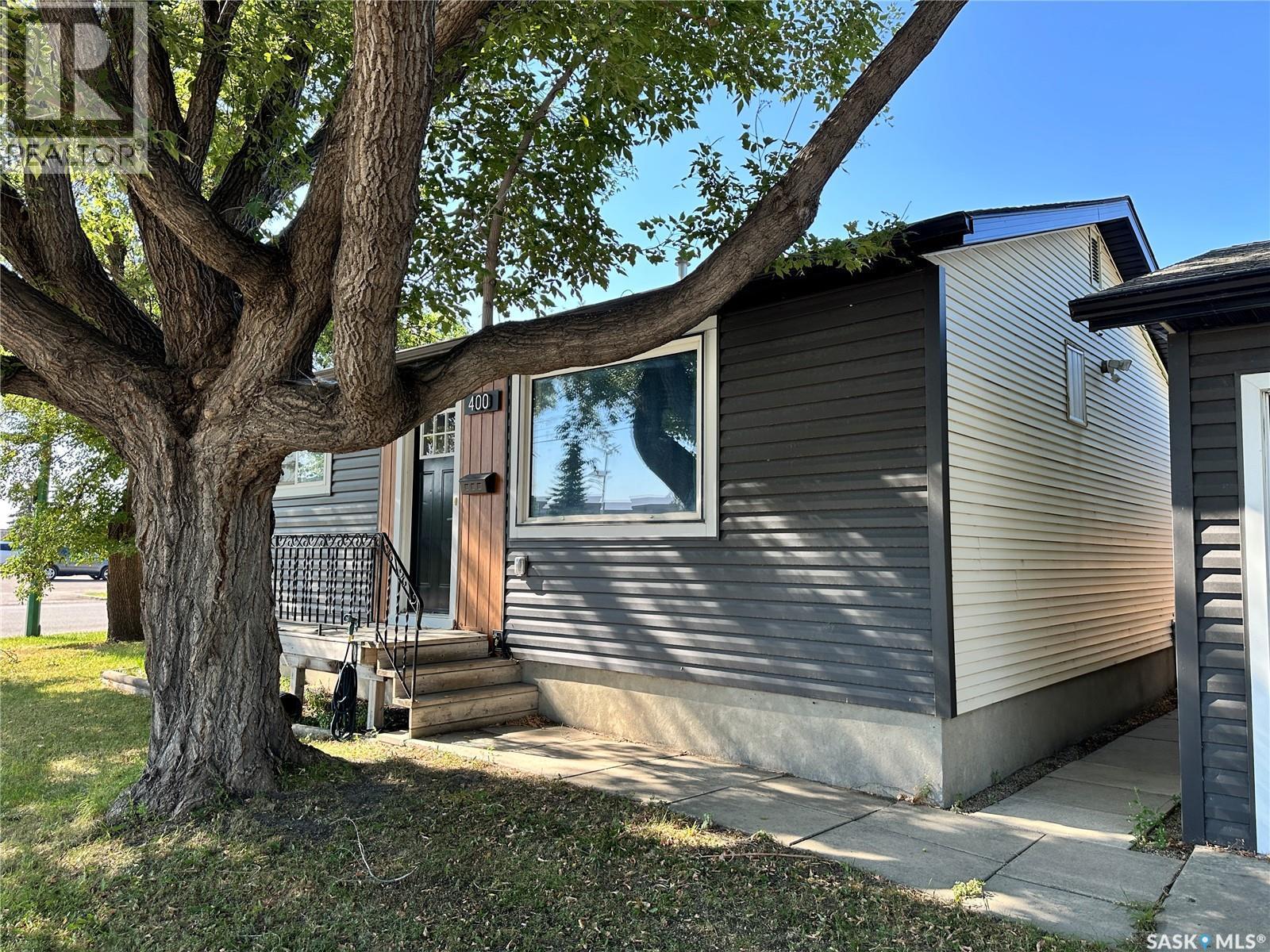 400 Gray Avenue, Saskatoon, SK - Outdoor With Exterior
