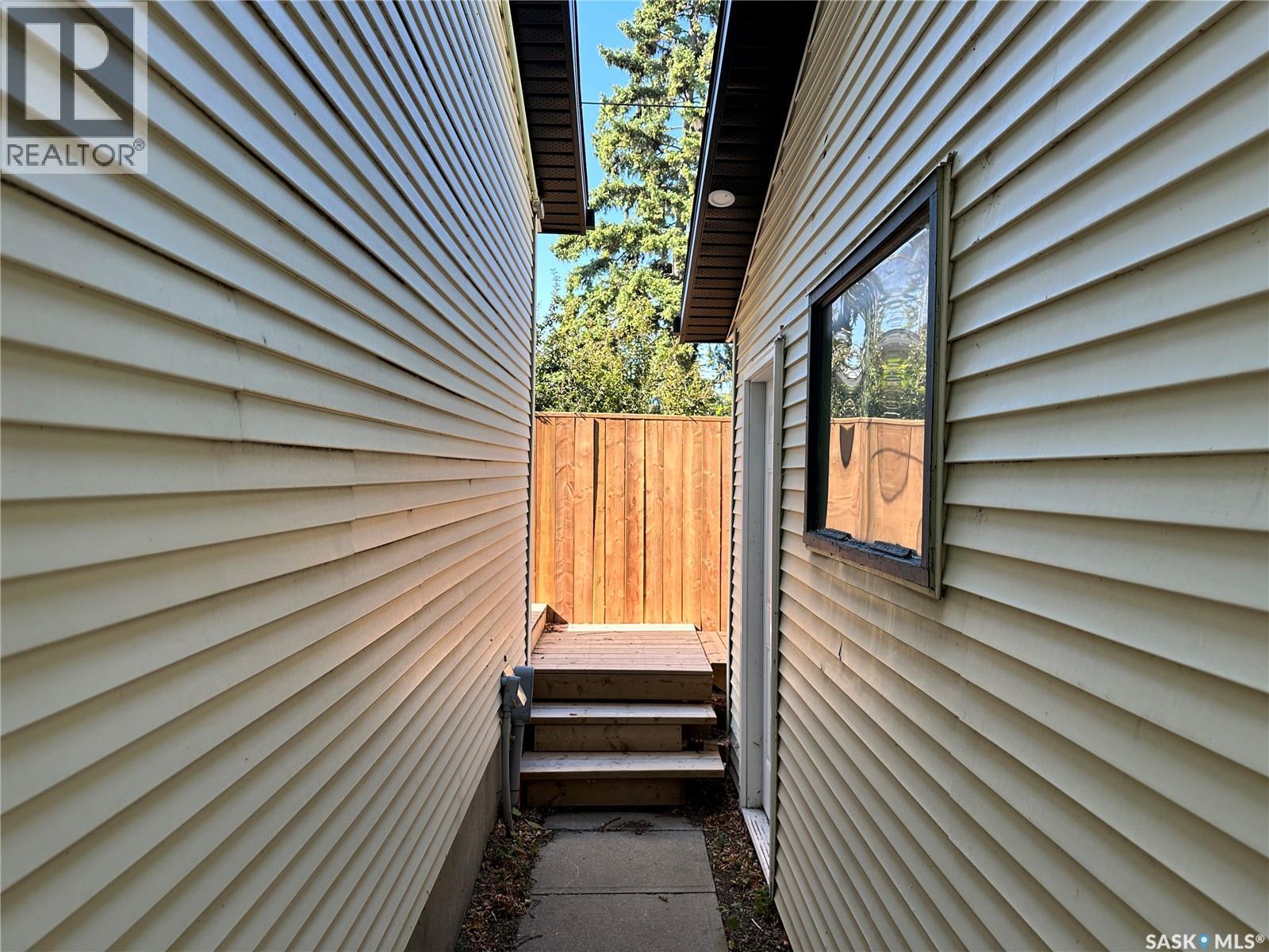 400 Gray Avenue, Saskatoon, SK - Outdoor