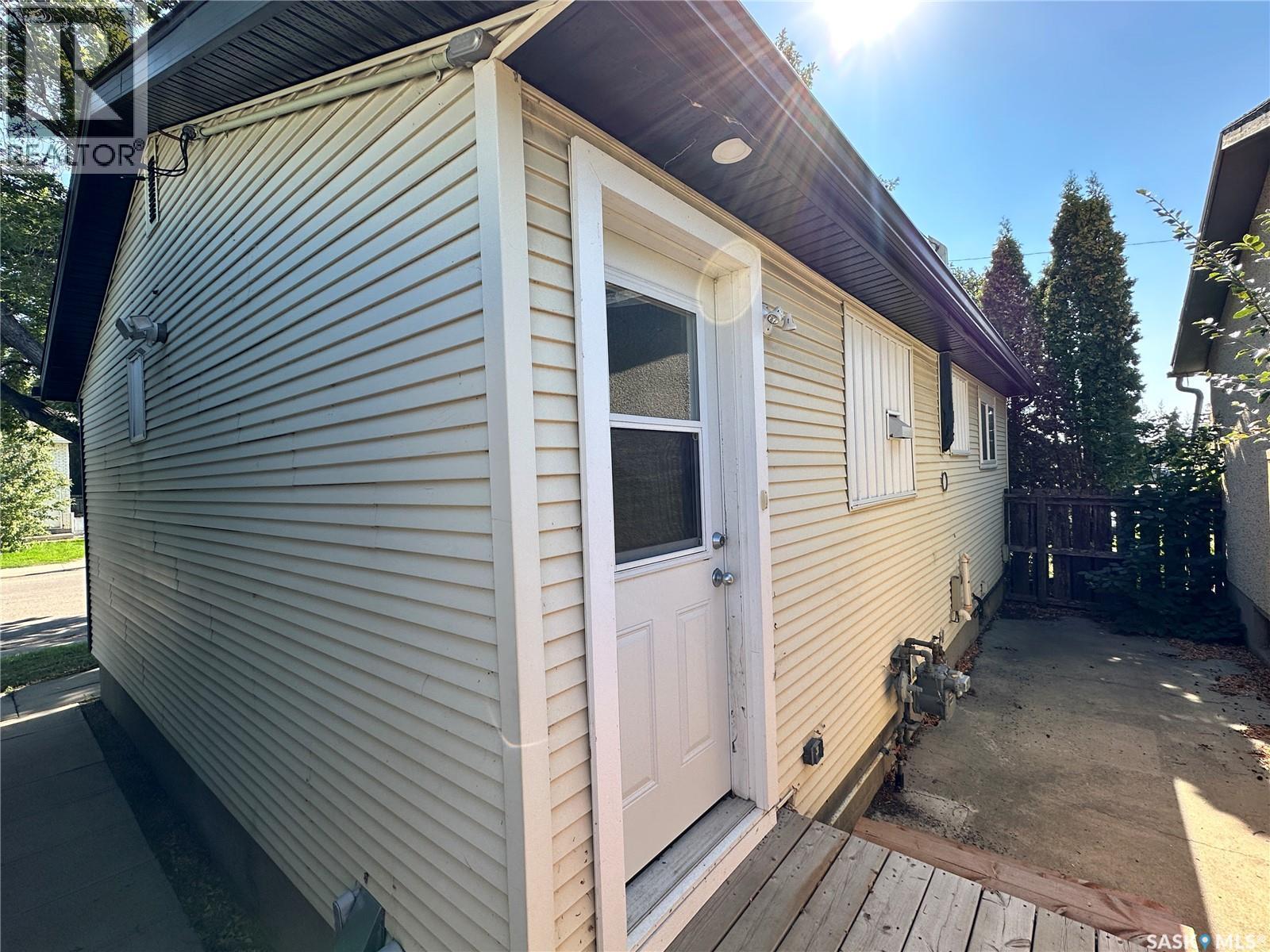 400 Gray Avenue, Saskatoon, SK - Outdoor With Exterior