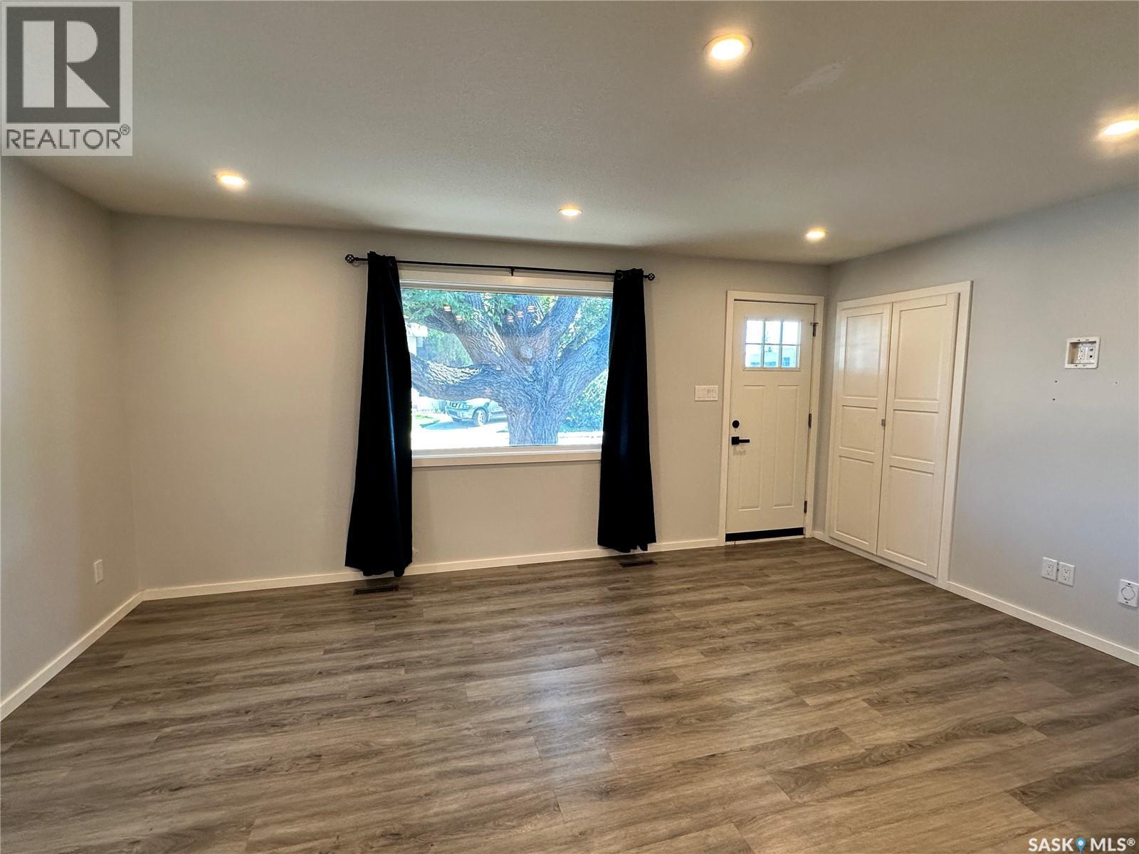 400 Gray Avenue, Saskatoon, SK - Indoor Photo Showing Other Room